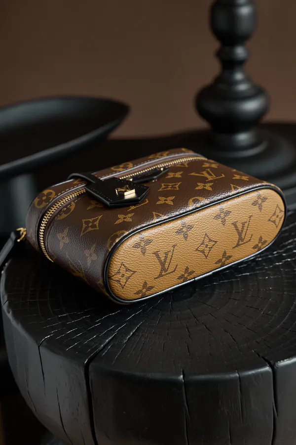 Vanity Chain Pouch Italian Crafted