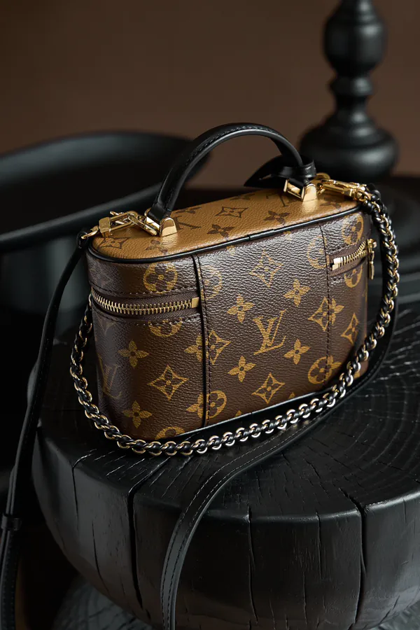 Vanity Chain Pouch Bucket Bag, Italian Made