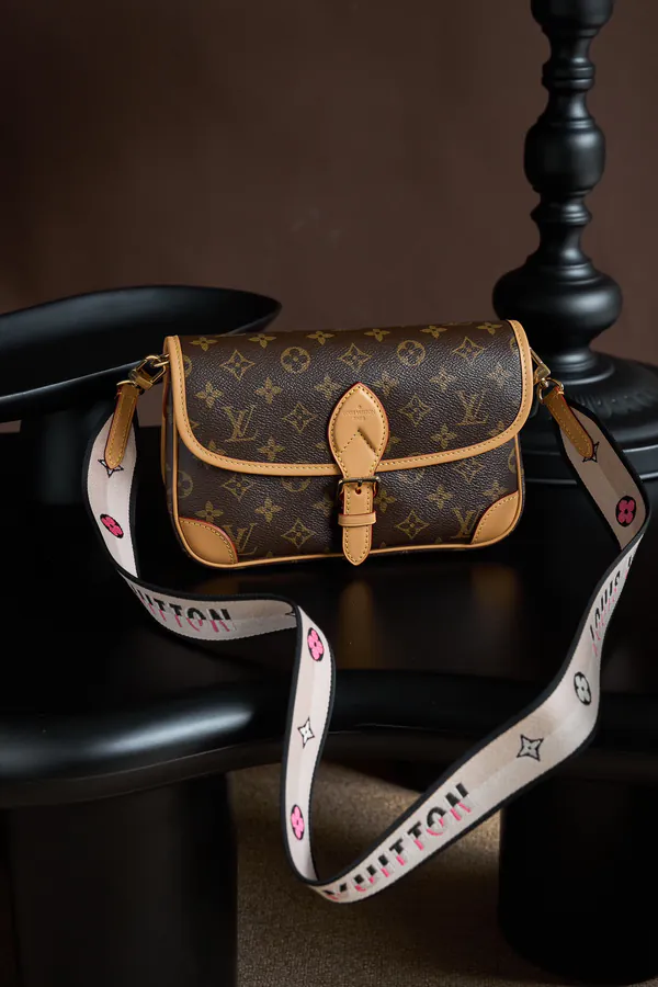 DIANE Handbag M45985