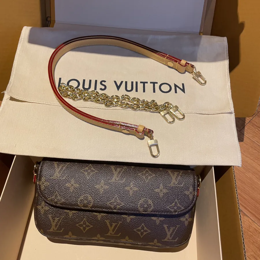 Wallet On Chain Ivy Handbag with Monogram Canvas