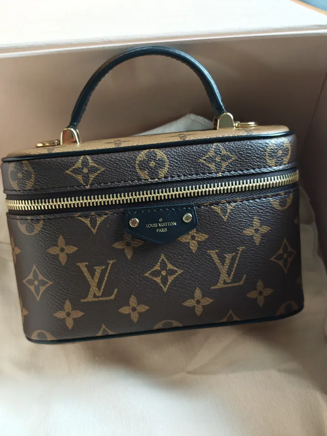 VANITY CHAIN POUCH Small Cosmetic Bag