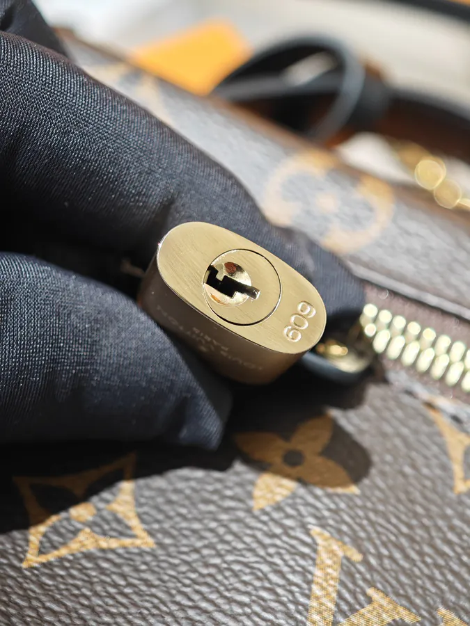 VANITY CHAIN POUCH Small Size