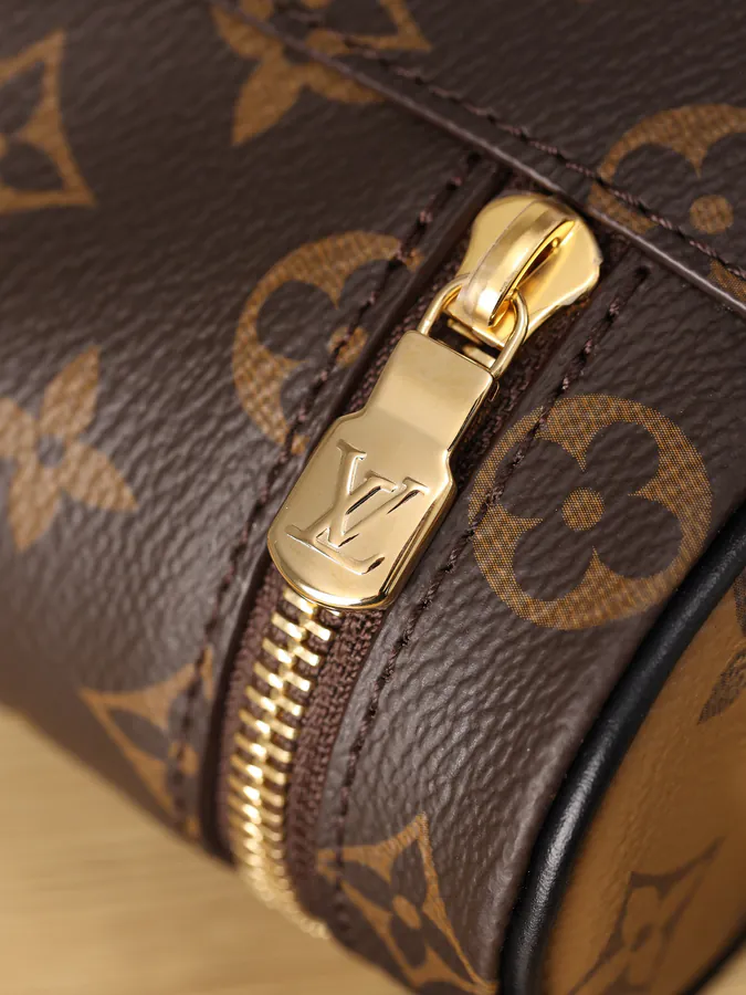 VANITY CHAIN POUCH Mini Cosmetic Bag