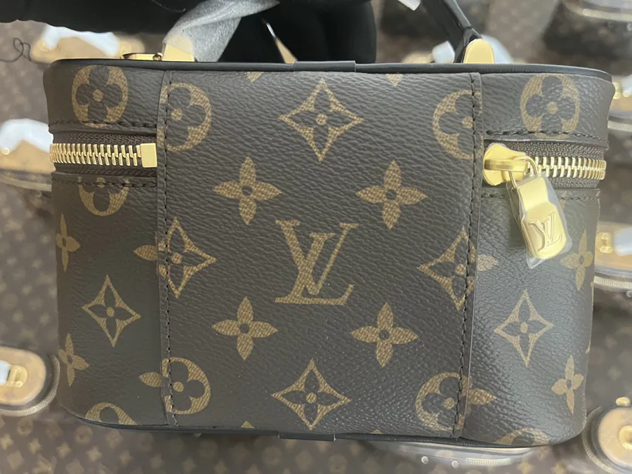 VANITY CHAIN POUCH Small Cosmetic Bag