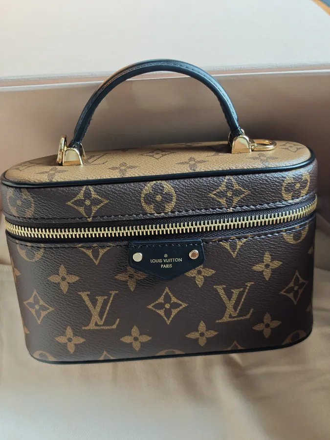 VANITY CHAIN POUCH Mini Cosmetic Bag