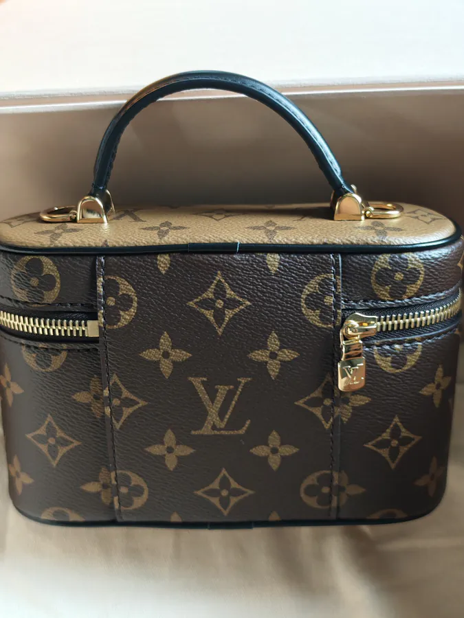VANITY CHAIN POUCH Mini Cosmetic Bag