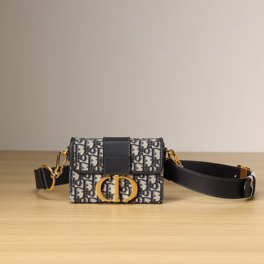30 MONTAIGNE Box Bucket Bag Blue Oblique Print