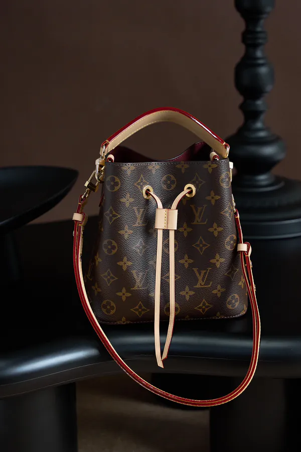 NÉONOÉ BB Handbag Italian Made