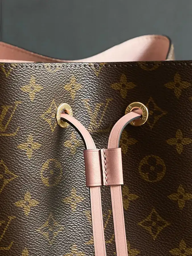 NÉONOÉ Medium Handbag
