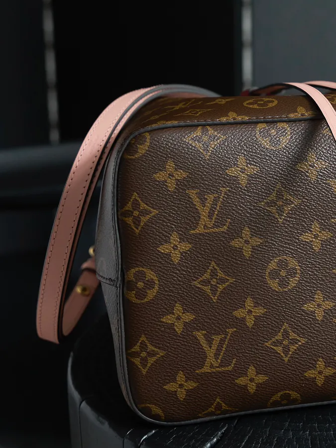 NÉONOÉ Medium Handbag