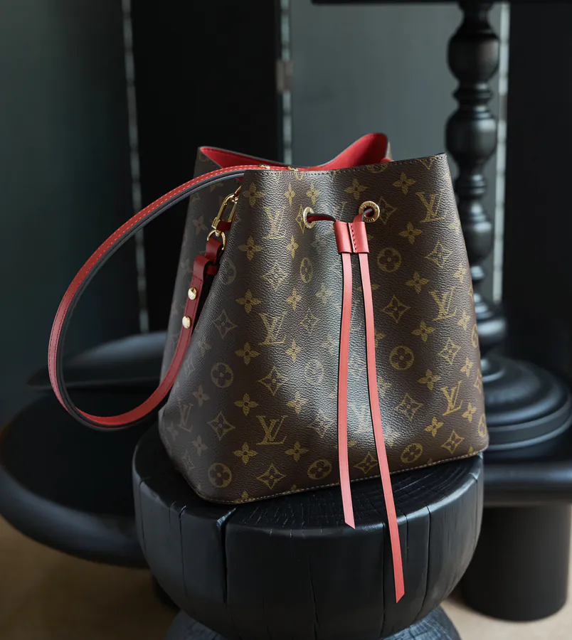 NÉONOÉ Medium Handbag