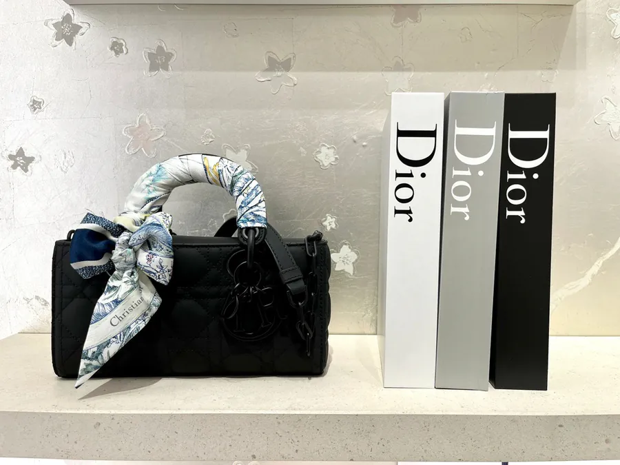 Lady D joy Small in Jet Black