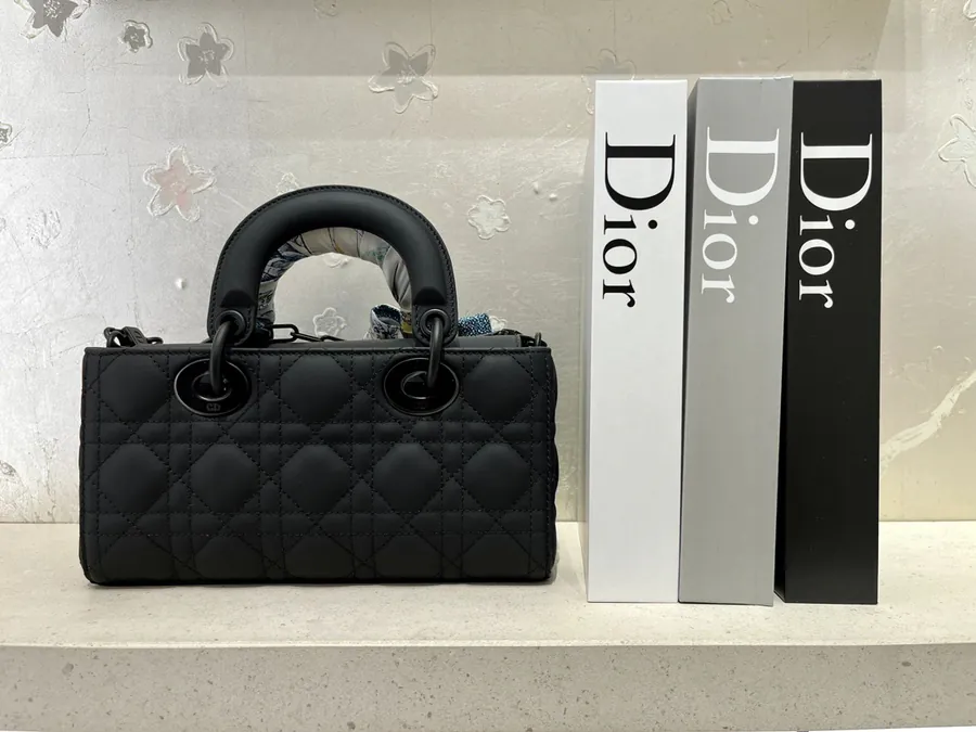Lady D joy Small in Jet Black