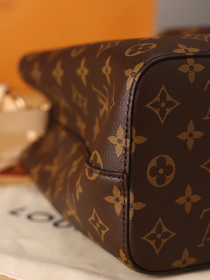 Néonoé Bucket Bag Medium