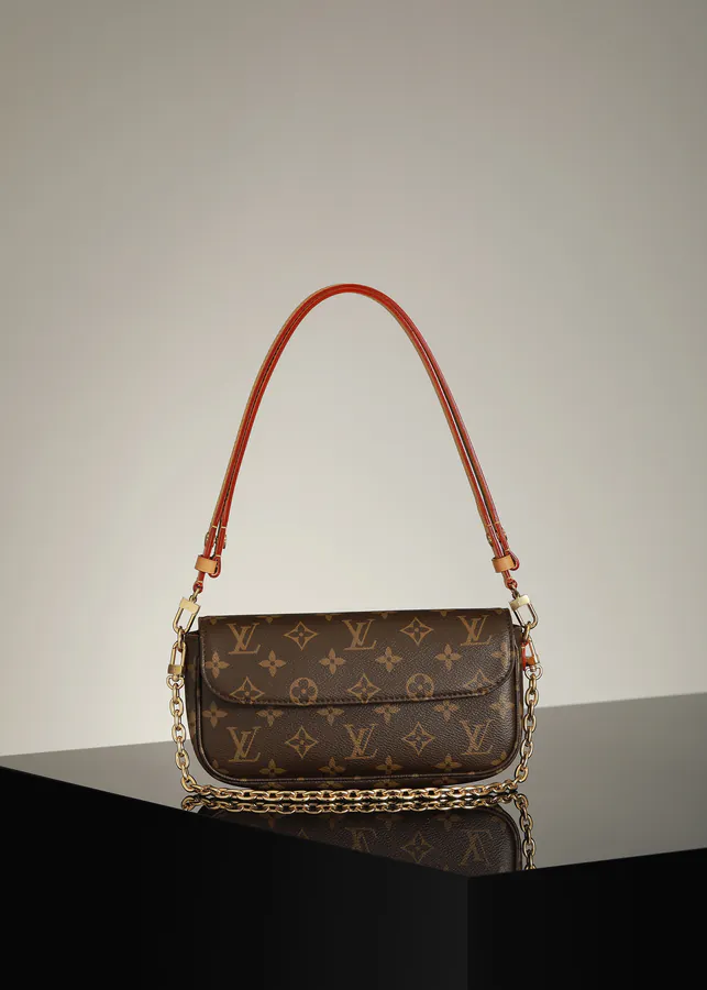 Wallet On Chain Ivy Monogram Canvas