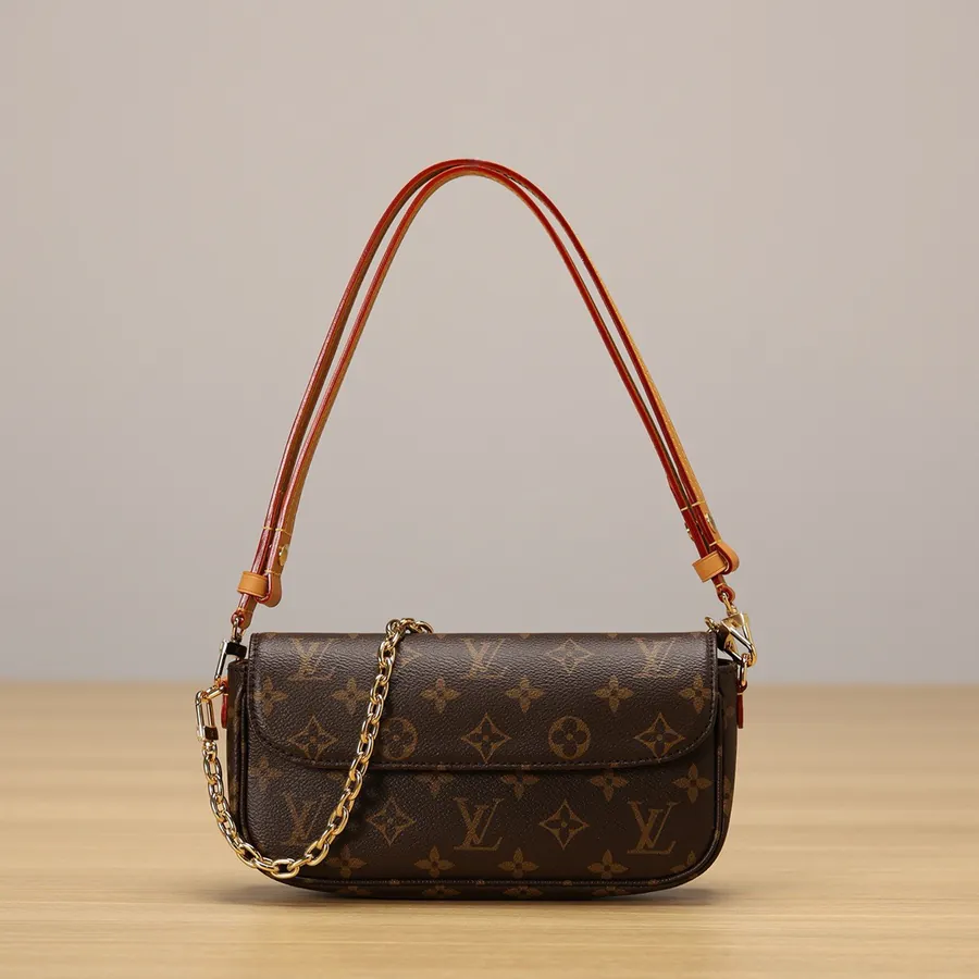 Wallet On Chain Ivy Monogram Canvas