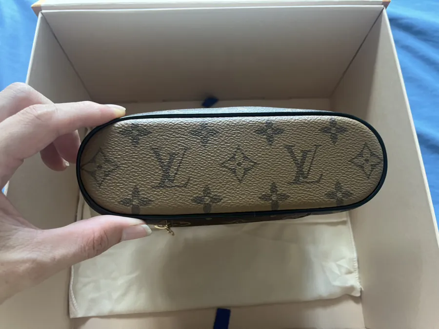 VANITY CHAIN POUCH Small Cosmetic Bag