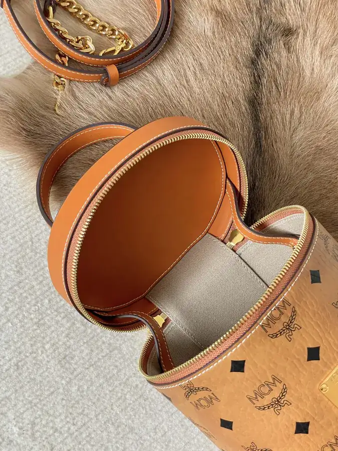Visetos Leather Tote with Grained Calfskin Interior