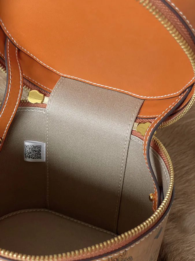 Visetos Leather Tote with Grained Calfskin Interior