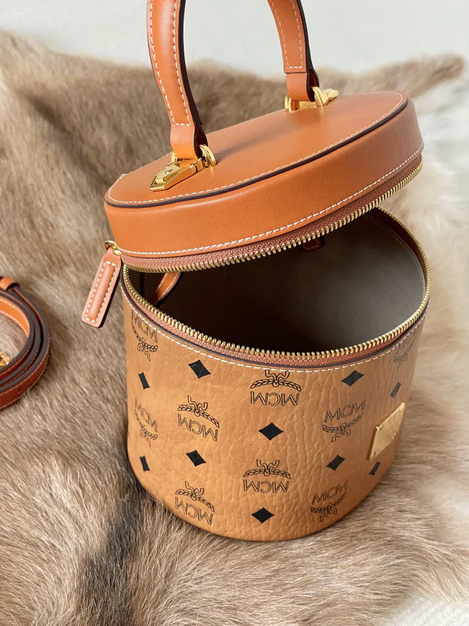 Visetos Leather Tote with Grained Calfskin Interior