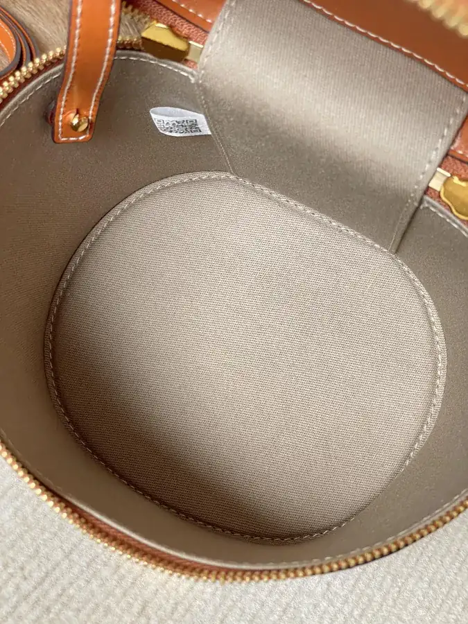 Visetos Leather Tote with Grained Calfskin Interior