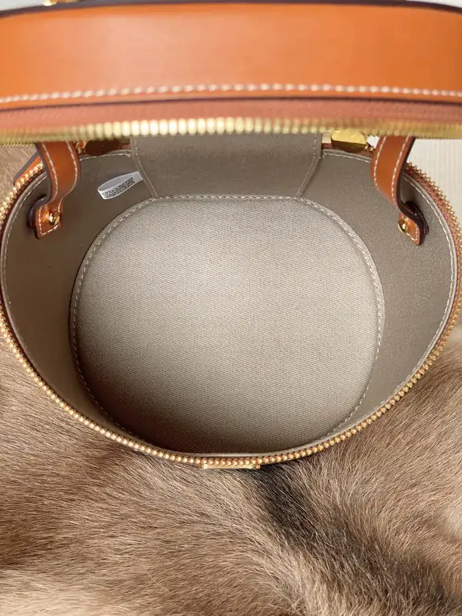 Visetos Leather Tote with Grained Calfskin Interior