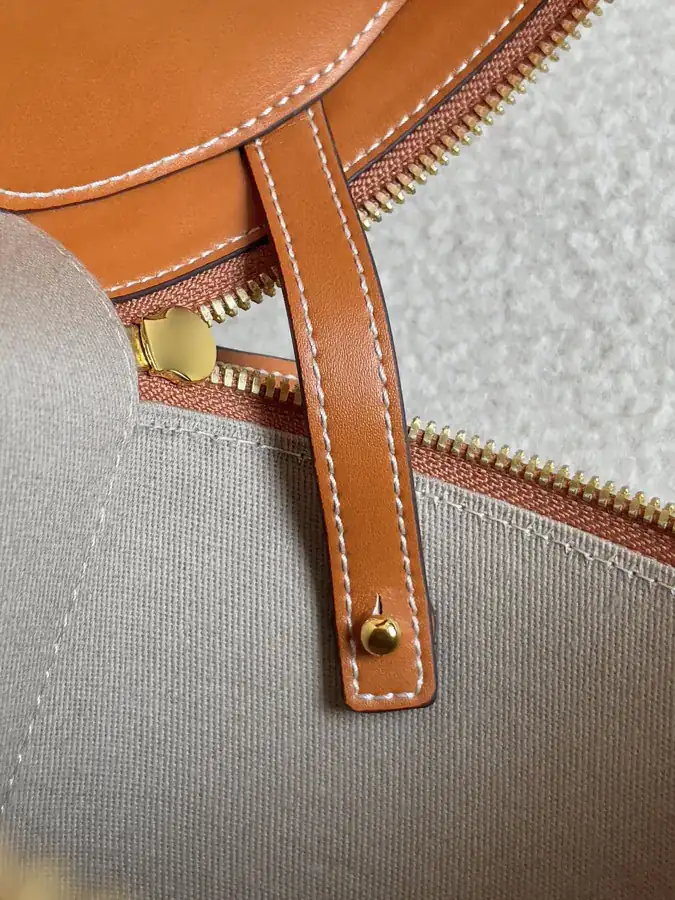 Visetos Leather Tote with Grained Calfskin Interior