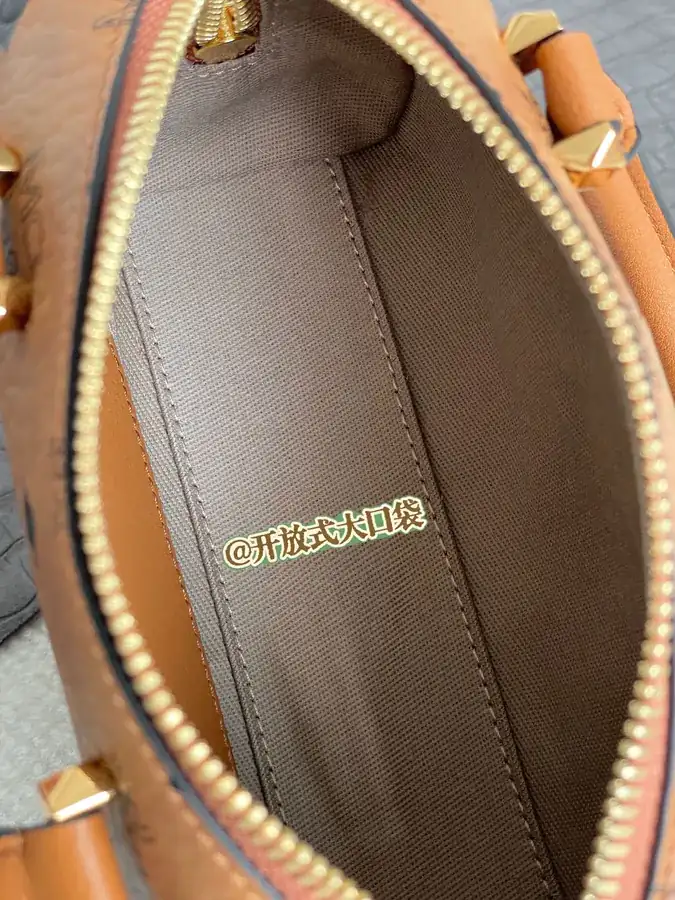 Capacity Space Aesthetics Mini Boston Bag