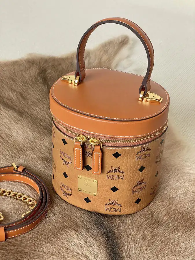 Visetos Leather Tote with Grained Calfskin Interior