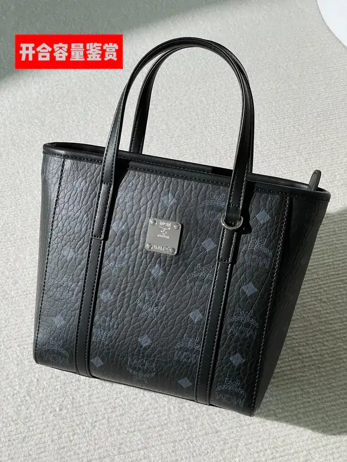 Capacity Space Aesthetics Classic Bucket Bag