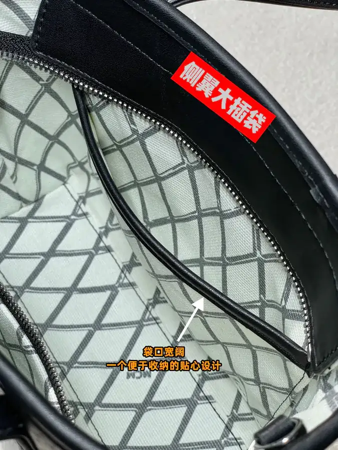 Capacity Space Aesthetics Classic Bucket Bag
