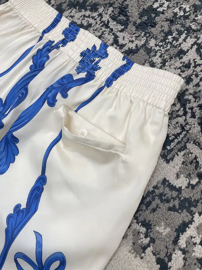 V Home New Menswear Medusa Cameo Print Shirt