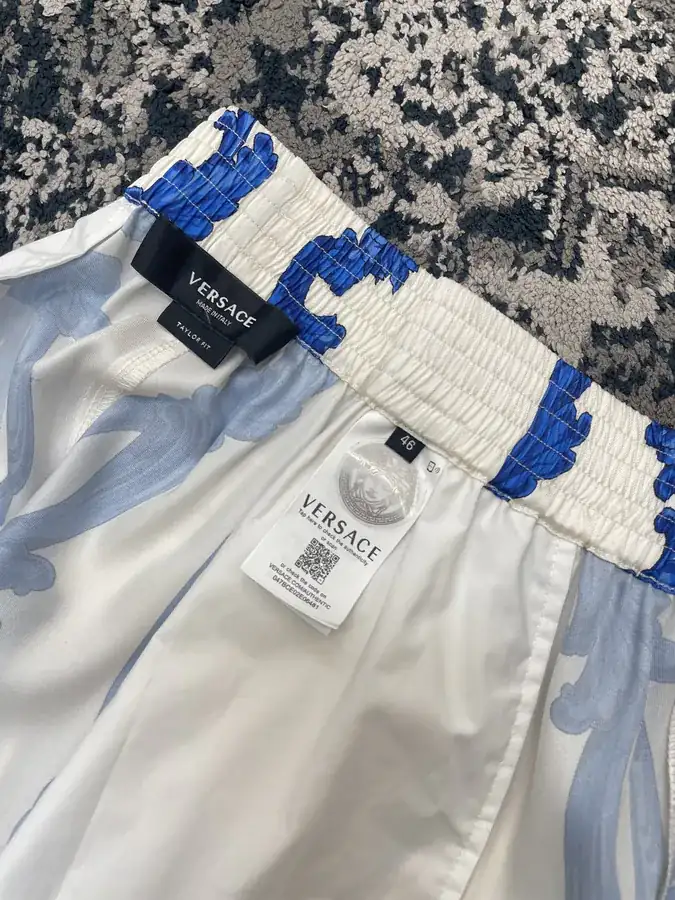 V Home New Menswear Medusa Cameo Print Shirt