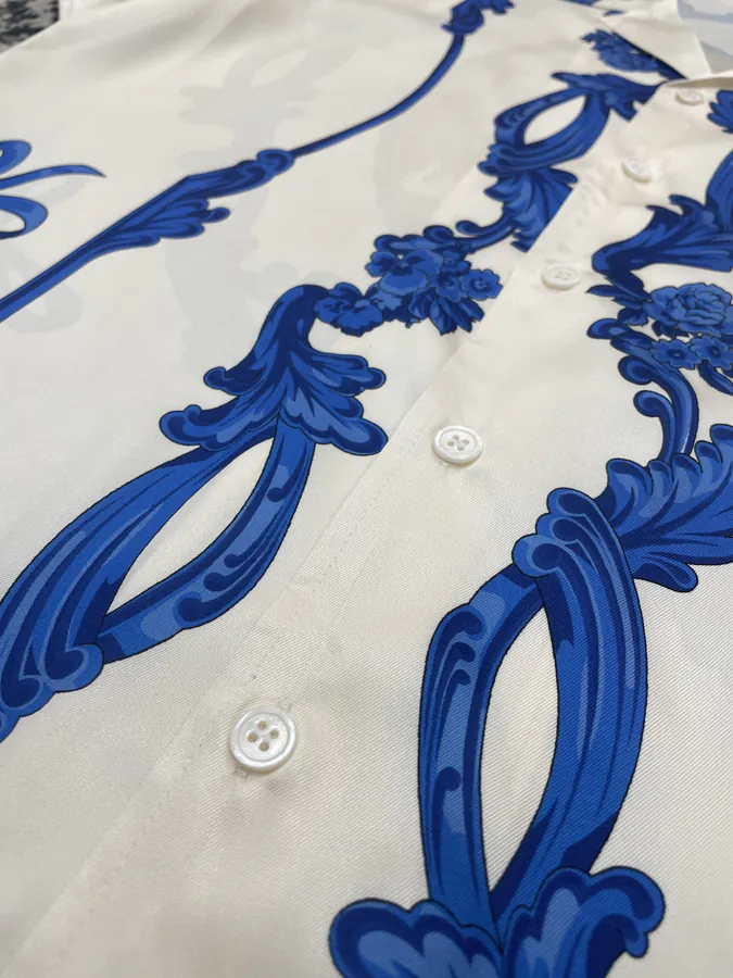 V Family New Menswear Medusa Cameo Print Shirt