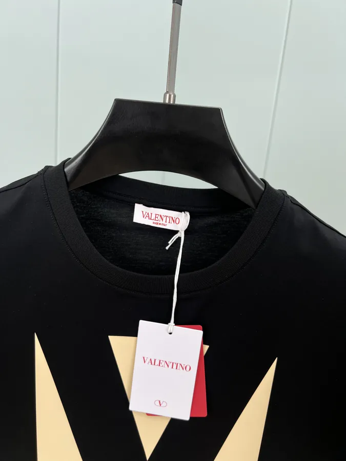 Valentino 25春夏新品 CHEZ VALENTINO印花标识短袖