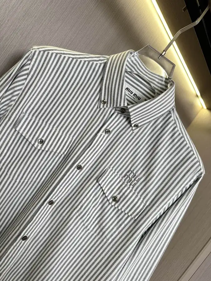 MIUMIU缪缪 25SS Comfort Stripe Fuzzy Woven Shirt