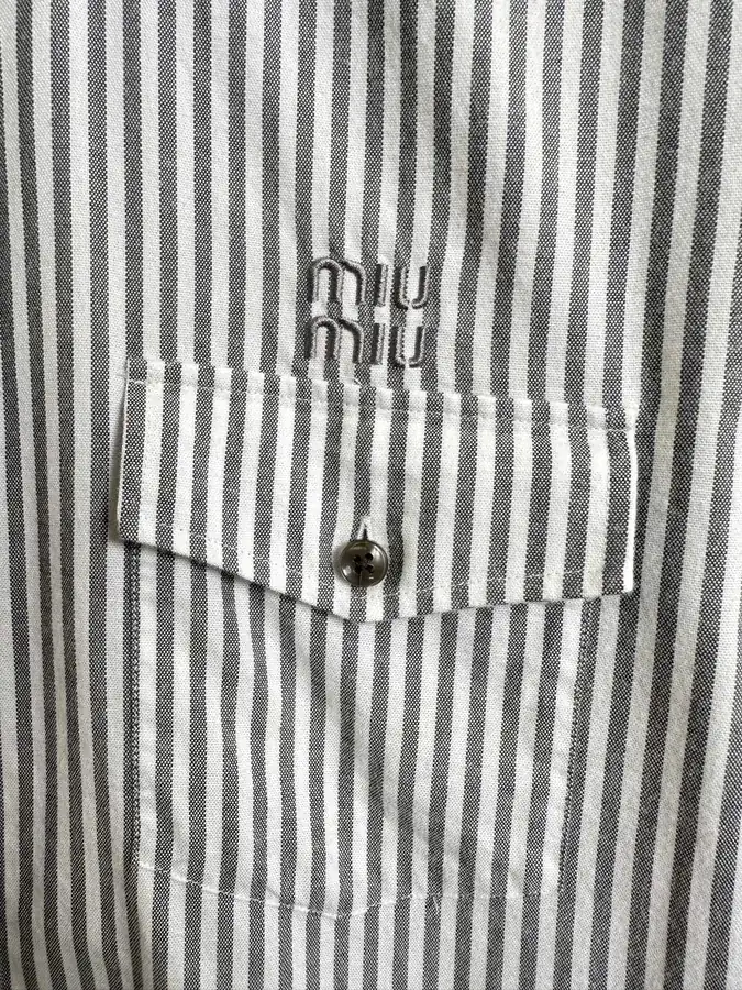 MIUMIU缪缪 25SS Comfort Stripe Fuzzy Woven Shirt