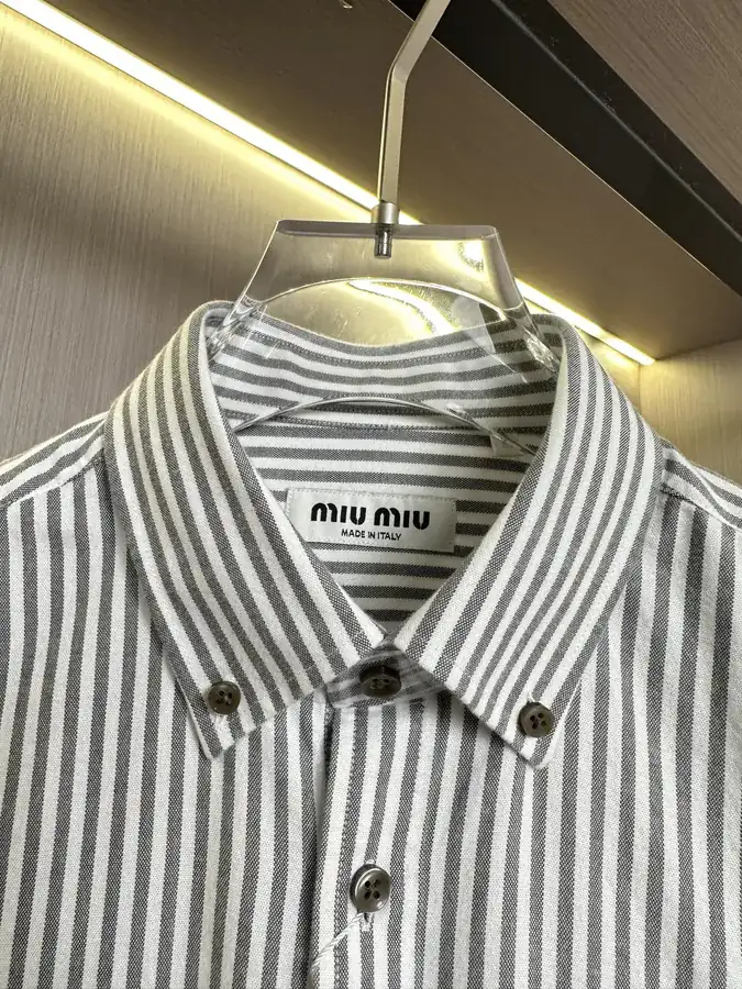 MIUMIU缪缪 25SS Comfort Stripe Fuzzy Woven Shirt