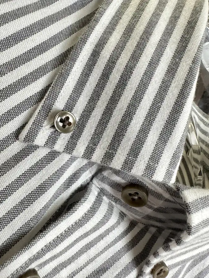 MIUMIU缪缪 25SS Comfort Stripe Fuzzy Woven Shirt