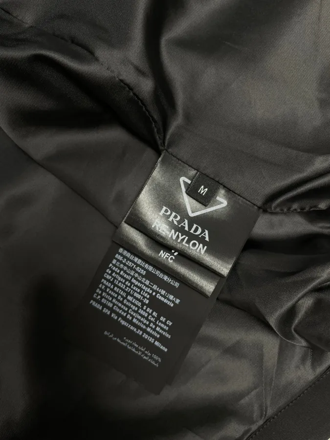 PRD Jacket Minimalist Sporty Design, Zip and Button Collar