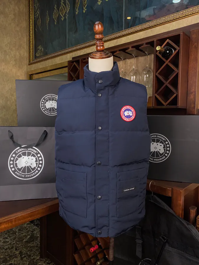 CANADA GOOES Men's & Women's Vest with Packaging Box