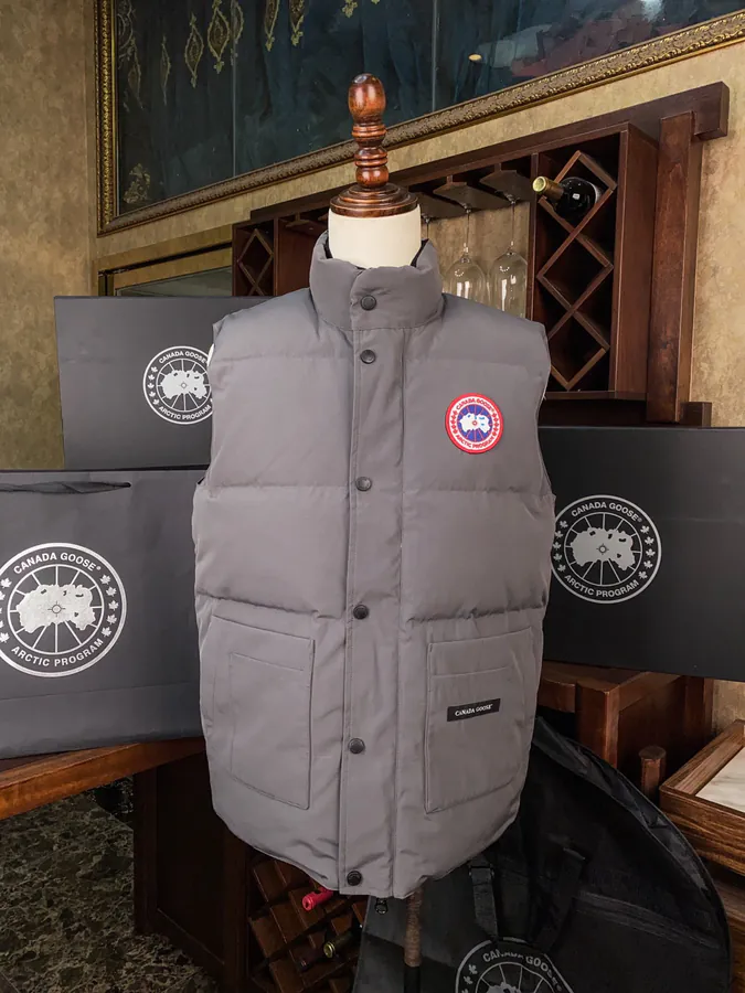 CANADA GOOES Men's Vest with Packaging Box