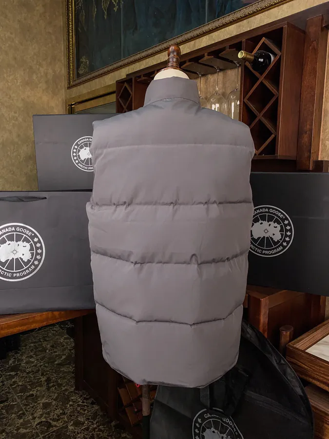 CANADA GOOES Men's Vest with Packaging Box