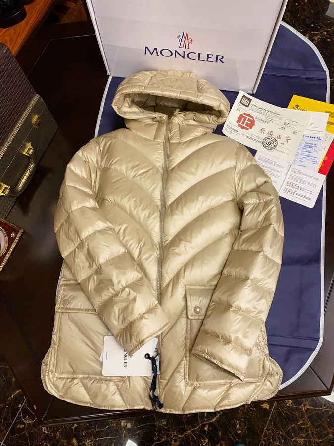 Argenno Women's Lightweight Down Jacket with Adjustable Waistband