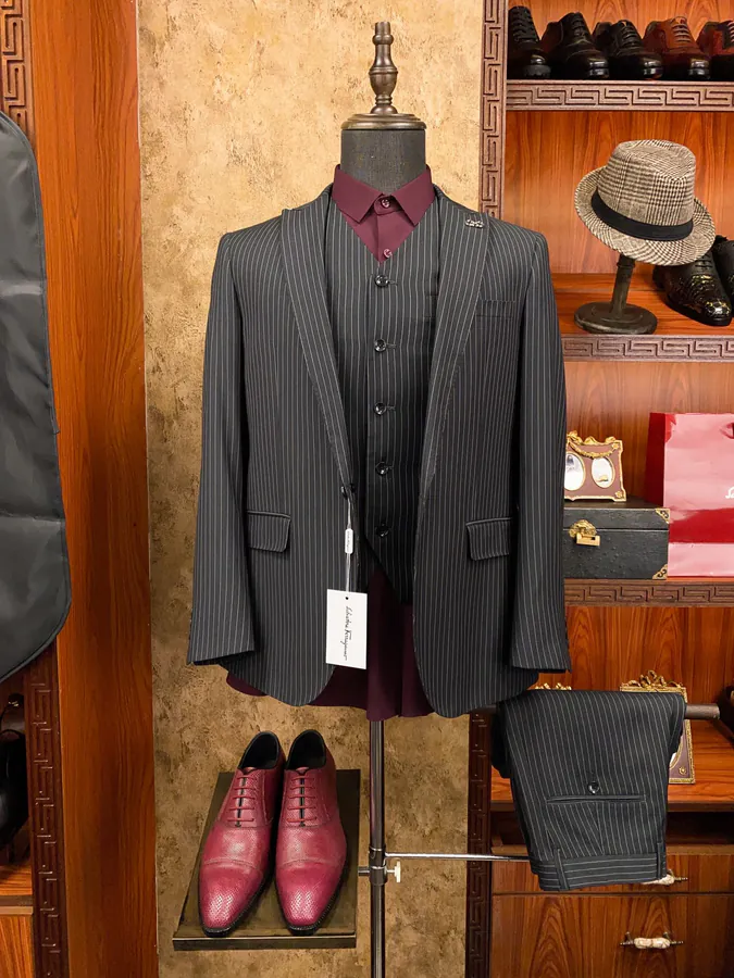 Ferragamo Noble Exclusive Men's Suit Set