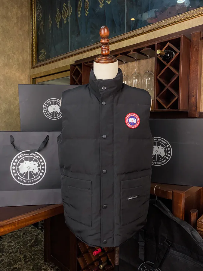 CANADA GOOES Men's & Women's Vest with Packaging Box