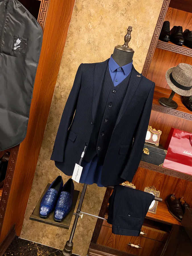 Ferragamo Noble Exclusive Men's Suit Set