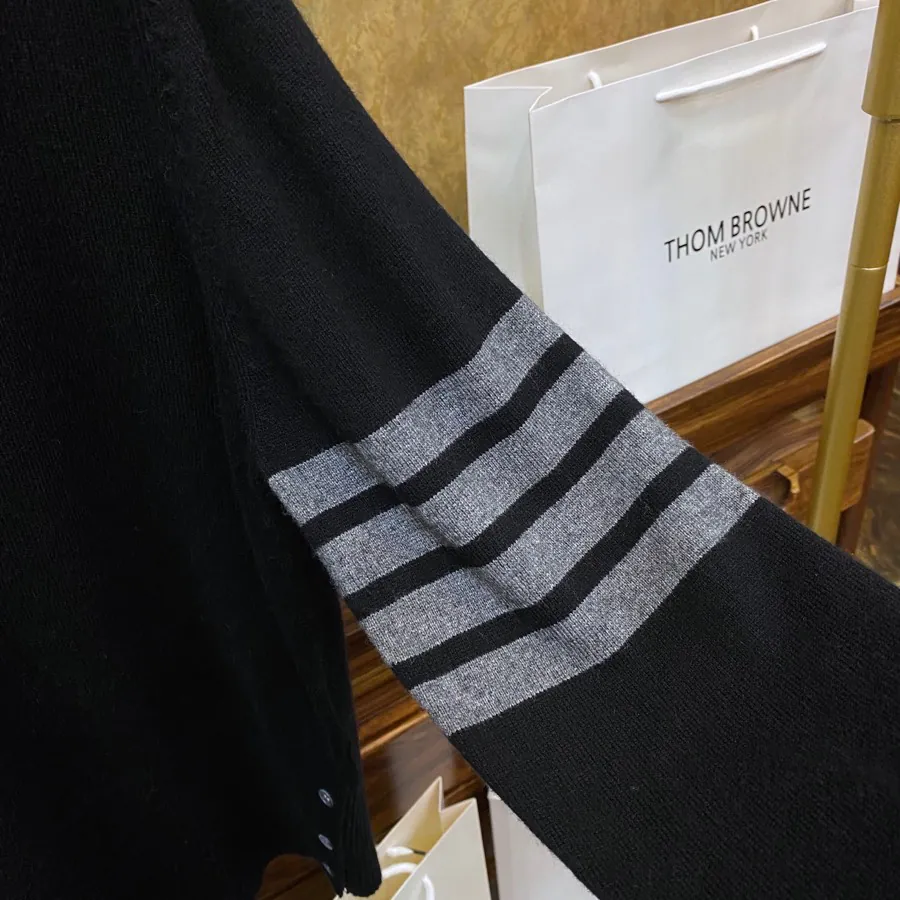 Thom Browne Original Edition Wool Scarf Classic Fit, Shell Button Detail