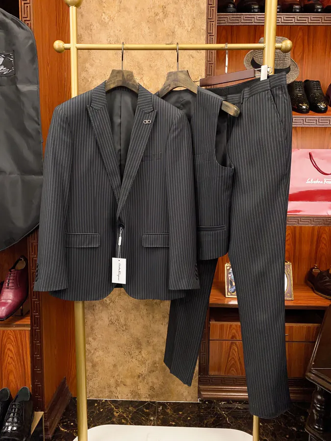 Ferragamo Noble Exclusive Men's Suit Set