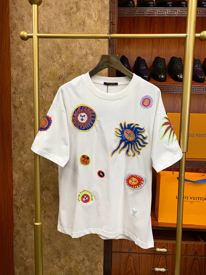 1V Lucci 25ss Collaboration with YAYOI KUSAMA Sunfish Embroidered T Shirt